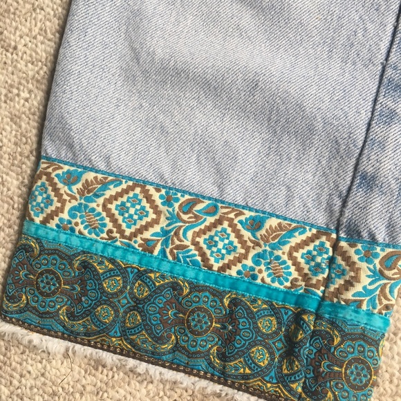 Express crop jean with decorative trim - Picture 2 of 3